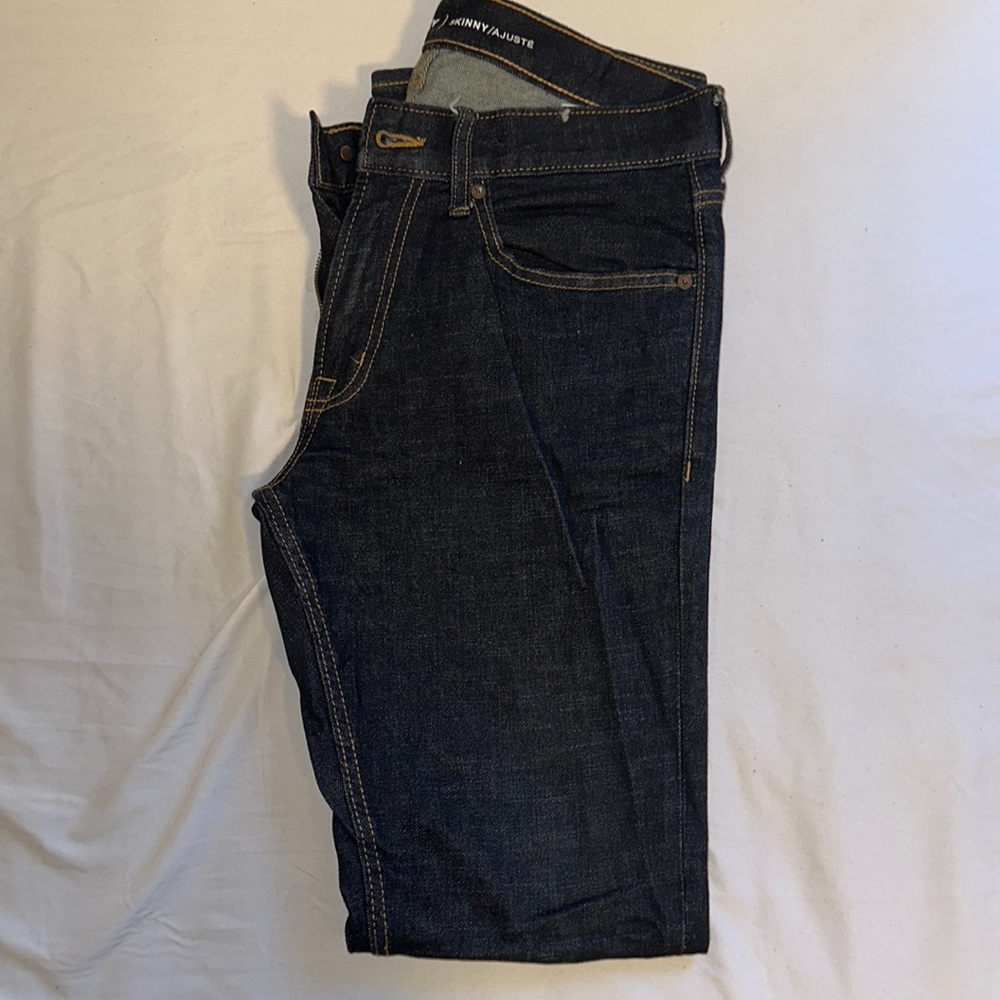 Old navy skinny jeans pants in blue. Size 32 x 32. Worn twice